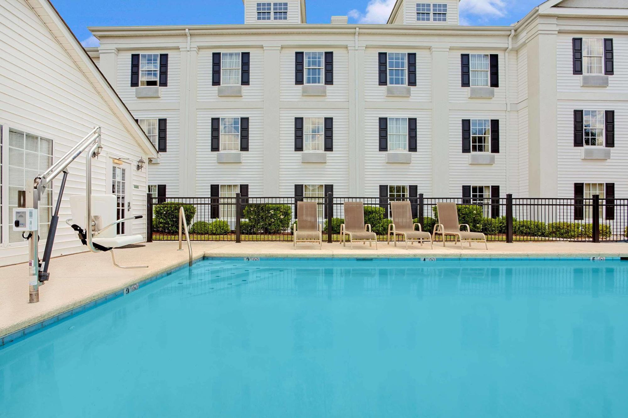 Hotel Baymont By Wyndham Pearl Exteriér fotografie